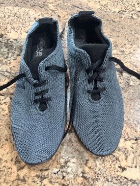 Arcopedico Women's Knit Lace-Up Sneakers in Gray and Black